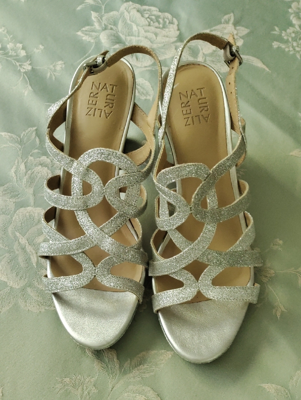 Silver Heels. - Picture 4 of 4